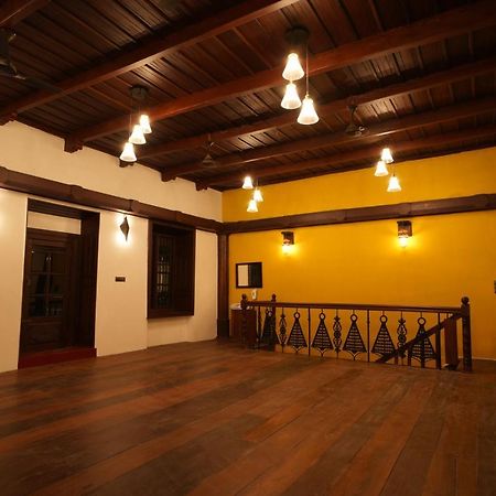 Hotel The Sunset Bay Fort Kochi Esterno foto