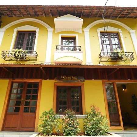 Hotel The Sunset Bay Fort Kochi Esterno foto