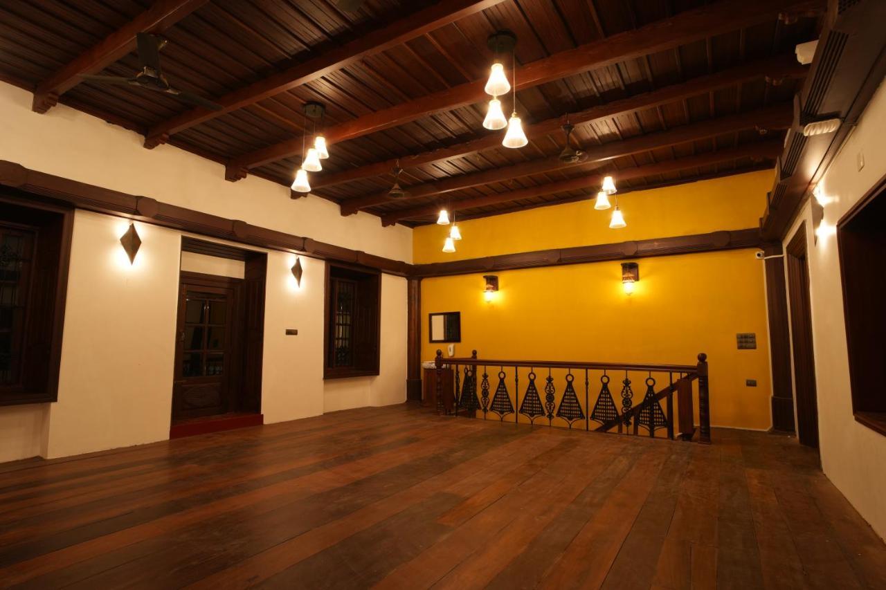 Hotel The Sunset Bay Fort Kochi Esterno foto