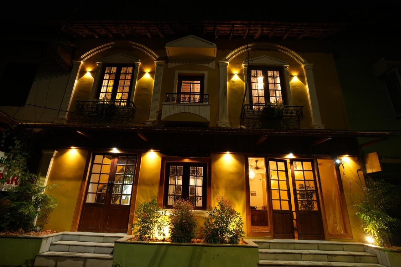 Hotel The Sunset Bay Fort Kochi Esterno foto