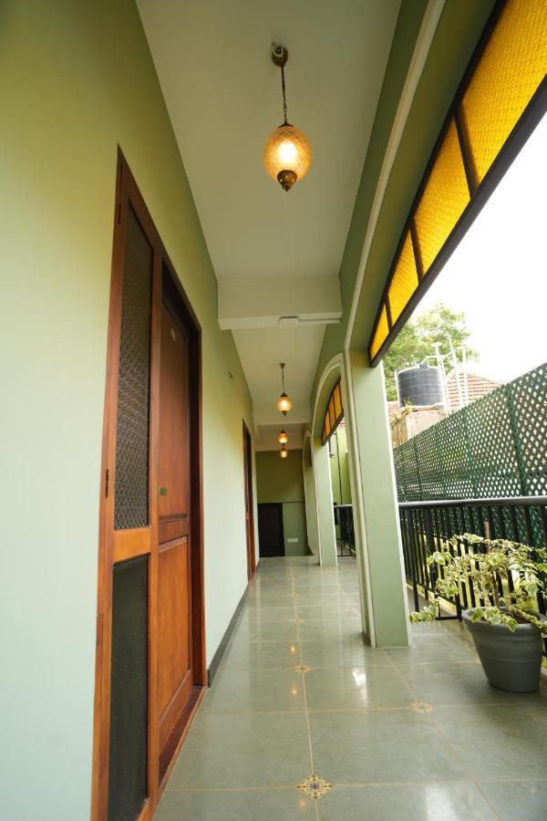Hotel The Sunset Bay Fort Kochi Esterno foto
