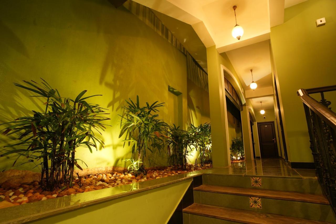 Hotel The Sunset Bay Fort Kochi Esterno foto