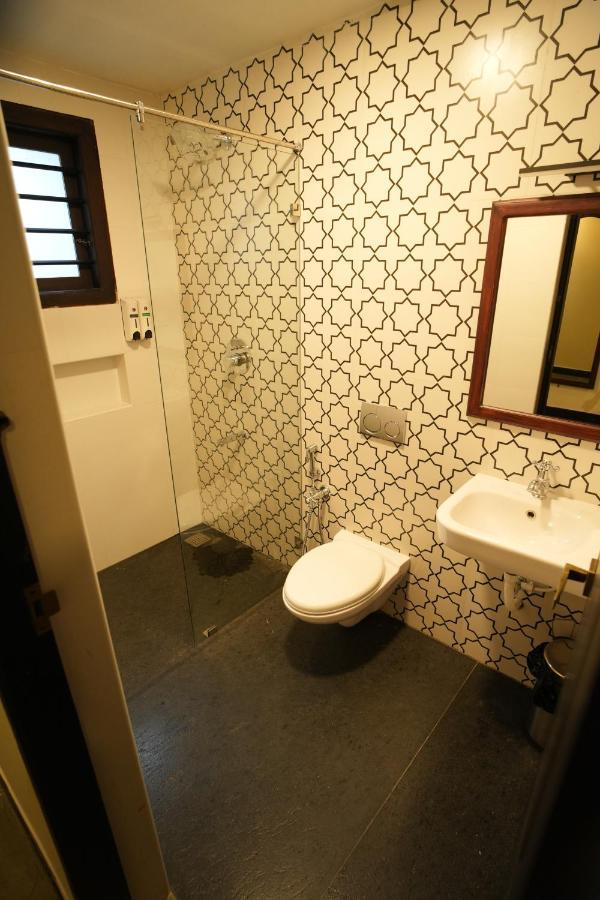 Hotel The Sunset Bay Fort Kochi Esterno foto